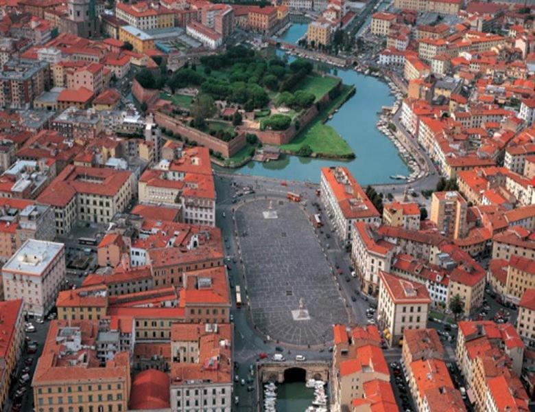 Апартаменты Mansarda Pieno Centro Ливорно Экстерьер фото